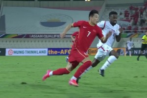 牢铁还得是你！上届世预赛最后时刻，李铁场边大喊：找点球！！