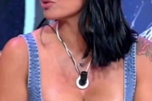 成人女星曝亚马尔发消息调情：来我家有暖气，大11岁太完美了~