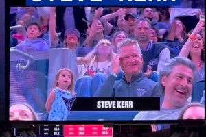 金州女武神比赛场边的家人们