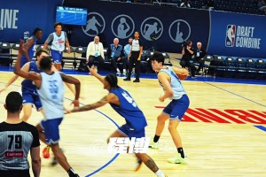 回看杨瀚森试训时的这记灵性妙传！今天出现好几次了吧