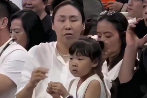 女篮名宿苗立杰带女儿观战中国vs日本 网友：下一个苗立杰在哪？