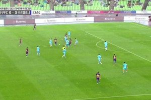 虐菜！巴萨简单撞墙配合，17岁小将托尼-费尔南德斯破门