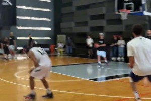 克莱教你怎么去接球投篮，来看看顶级3D的标准动作吧！