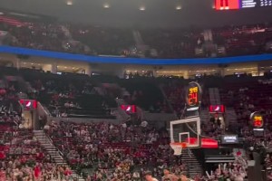 杨瀚森这身高这臂展简直遮天蔽日！直接轻松大帽对手！