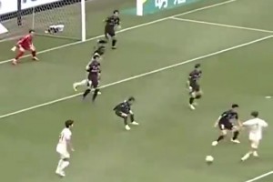 日本女星真嶋优这波颠球技术如何？真是人美球技也好呀~