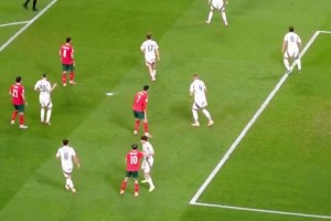 这就是顶级射手的嗅觉和意识！来看看C罗在进球前的观察和走位