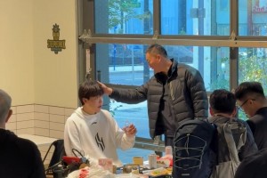 刘维伟到波特兰跟弟子杨瀚森碰面 似乎在吐槽小杨发型呢？