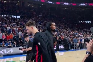 9年了依旧忘不掉！杜兰特出场时，雷霆球迷献上疯狂嘘声！