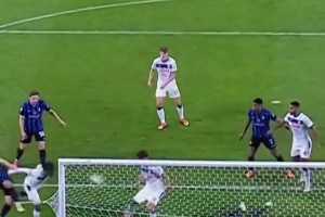 这也太猛了吧！索默这极限三连扑，是把对手看成拜仁了吗？