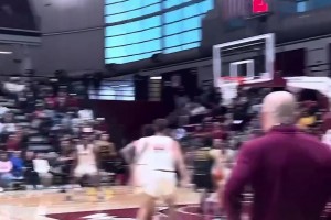 暴脾气！名场面：法布雷加斯更衣室暴怒！